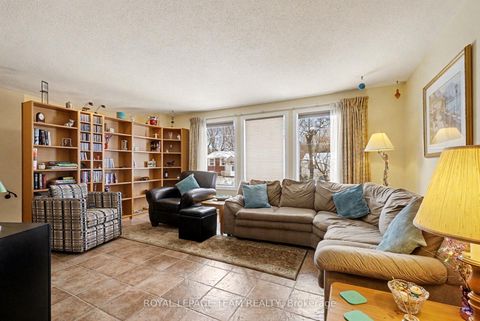 Photo 6 at 30 Juniper Court, Nepean (Borden Farm/Stewart Farm/Carleton Heights/Parkwood Hills), Ottawa