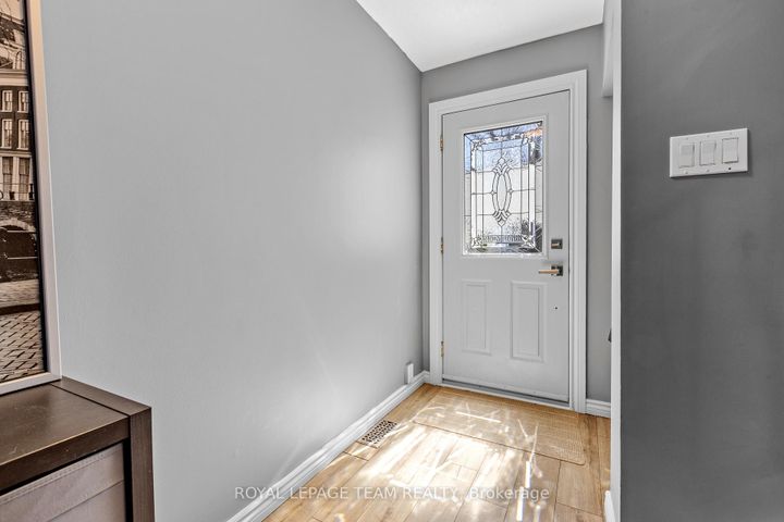 Photo 3 at 25 Grady Crescent, Nepean (Sheahan Estates/Trend Village), Ottawa