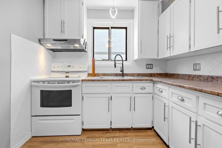 Photo 11 at 25 Grady Crescent, Nepean (Sheahan Estates/Trend Village), Ottawa