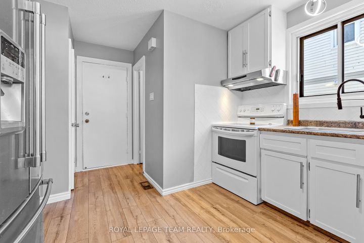 Photo 12 at 25 Grady Crescent, Nepean (Sheahan Estates/Trend Village), Ottawa