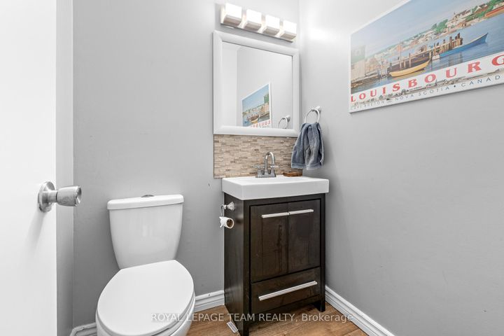 Photo 13 at 25 Grady Crescent, Nepean (Sheahan Estates/Trend Village), Ottawa