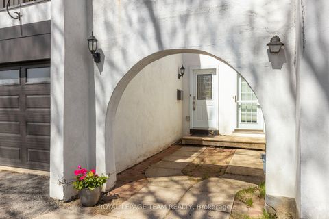 Photo 2 at 25 Grady Crescent, Nepean (Sheahan Estates/Trend Village), Ottawa