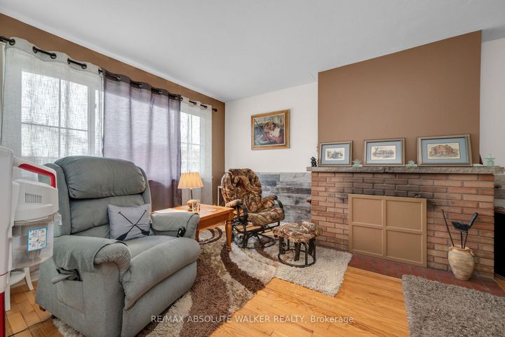 Photo 4 at 144 Viewmount Drive, Nepean (Meadowlands/Crestview), Ottawa
