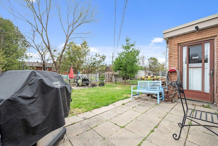 Photo 14 at 144 Viewmount Drive, Nepean (Meadowlands/Crestview), Ottawa