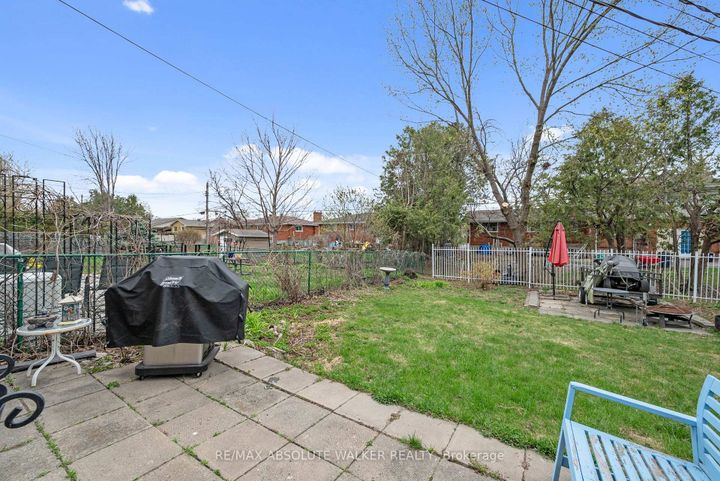 Photo 16 at 144 Viewmount Drive, Nepean (Meadowlands/Crestview), Ottawa