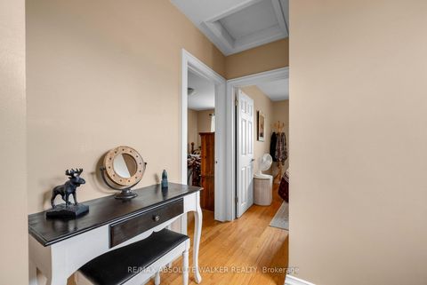 Photo 10 at 144 Viewmount Drive, Nepean (Meadowlands/Crestview), Ottawa