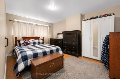 Photo 12 at 144 Viewmount Drive, Nepean (Meadowlands/Crestview), Ottawa