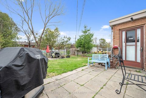 Photo 14 at 144 Viewmount Drive, Nepean (Meadowlands/Crestview), Ottawa