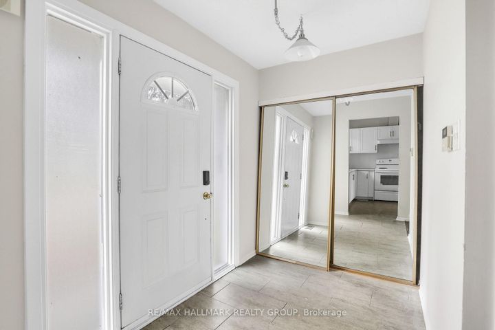 Photo 1 at 44 - 920 Dynes Road, Nepean (Carleton Square), Ottawa