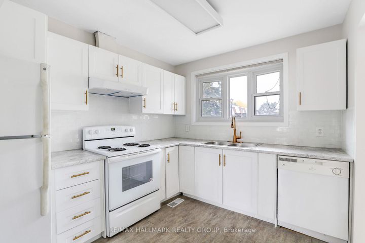 Photo 3 at 44 - 920 Dynes Road, Nepean (Carleton Square), Ottawa