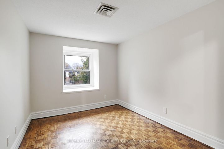 Photo 9 at 44 - 920 Dynes Road, Nepean (Carleton Square), Ottawa