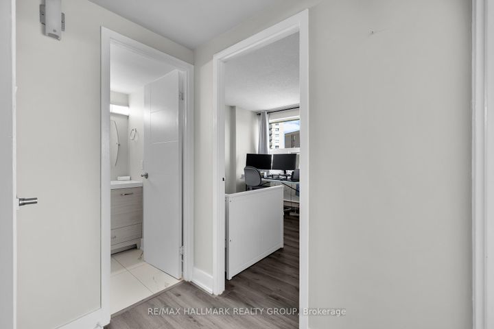 Photo 23 at 407 - 900 Dynes Road, Nepean (Carleton Square), Ottawa