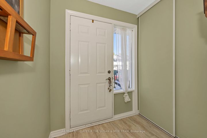 Photo 4 at 35 Monterey Drive, Nepean (Leslie Park), Ottawa