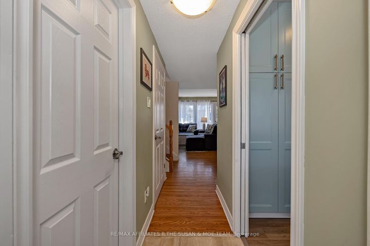 Photo 5 at 35 Monterey Drive, Nepean (Leslie Park), Ottawa
