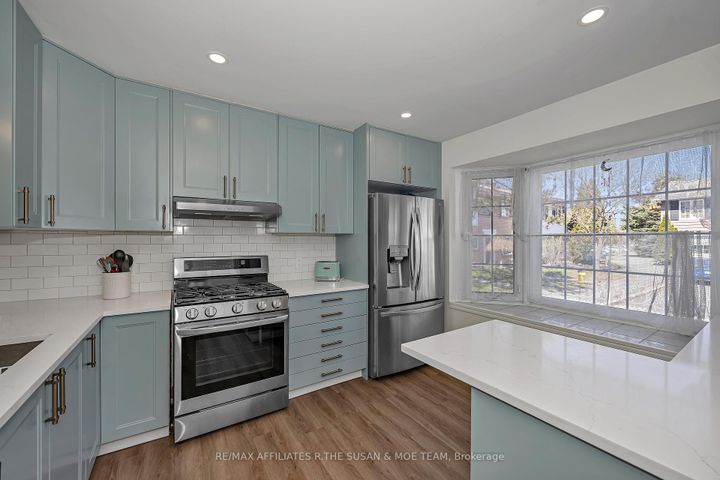 Photo 6 at 35 Monterey Drive, Nepean (Leslie Park), Ottawa