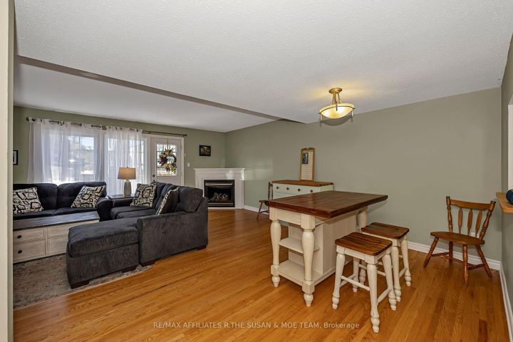 Photo 11 at 35 Monterey Drive, Nepean (Leslie Park), Ottawa