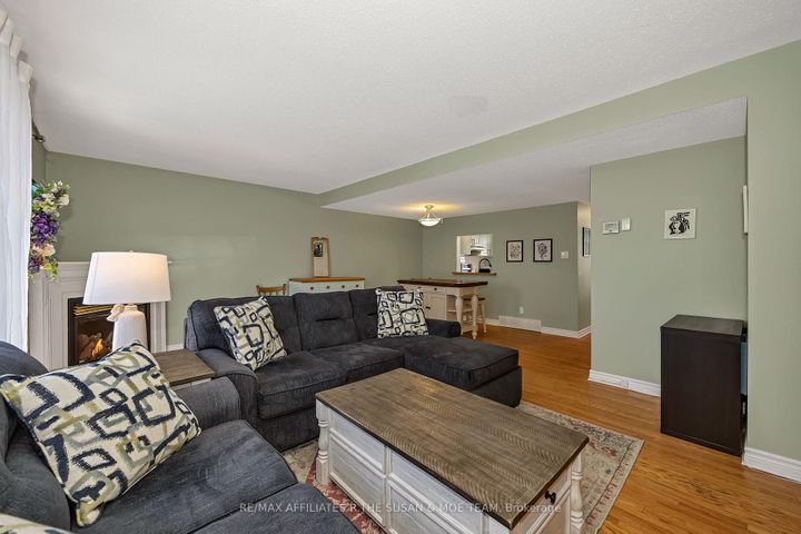 Photo 15 at 35 Monterey Drive, Nepean (Leslie Park), Ottawa