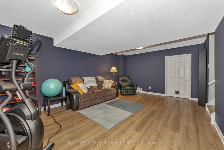 Photo 34 at 35 Monterey Drive, Nepean (Leslie Park), Ottawa
