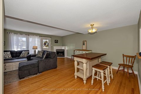 Photo 11 at 35 Monterey Drive, Nepean (Leslie Park), Ottawa