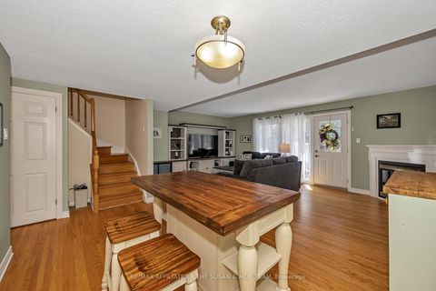 Photo 13 at 35 Monterey Drive, Nepean (Leslie Park), Ottawa