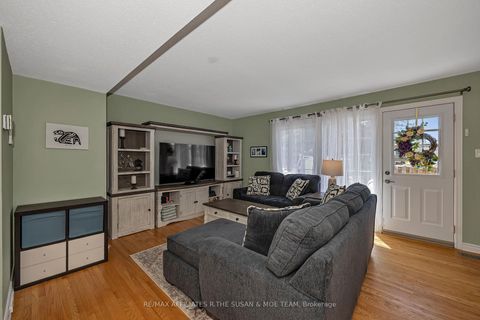 Photo 14 at 35 Monterey Drive, Nepean (Leslie Park), Ottawa