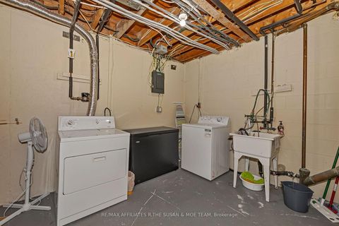Photo 35 at 35 Monterey Drive, Nepean (Leslie Park), Ottawa