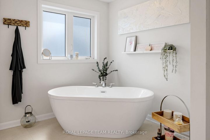 Photo 25 at 98 RALPH ERFLE Way, Nepean (Half Moon Bay), Ottawa