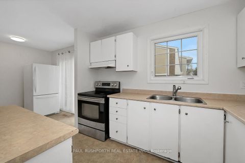 Photo 18 at 1107 Meadowlands Drive, Nepean (Carleton Square), Ottawa