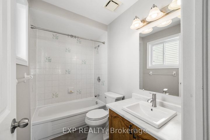 Photo 17 at 32 Peacock Crescent, Nepean (Cedargrove/Fraserdale), Ottawa