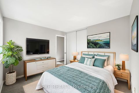 Photo 12 at 32 Peacock Crescent, Nepean (Cedargrove/Fraserdale), Ottawa