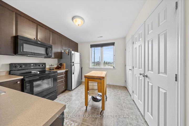 Photo 4 at 232 Shanly Private, Nepean (Stonebridge), Ottawa