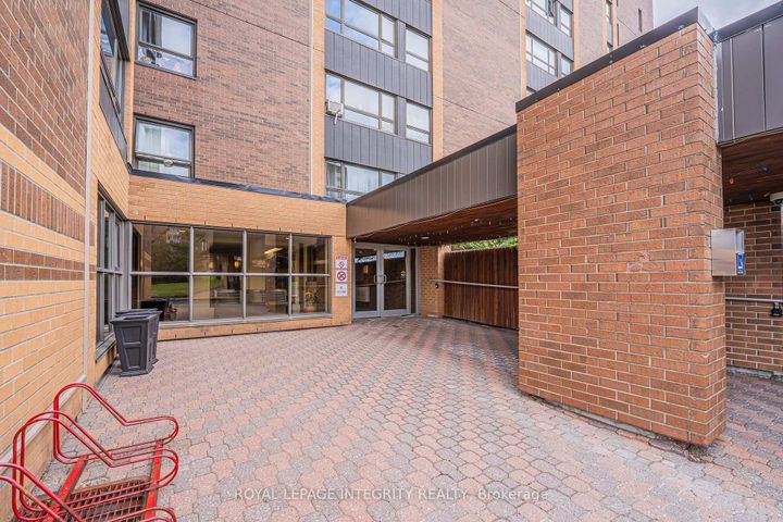Photo 3 at 806 - 1356 Meadowlands Drive E, Nepean (Borden Farm/Stewart Farm/Carleton Heights/Parkwood Hills), Ottawa