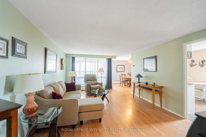 Photo 7 at 806 - 1356 Meadowlands Drive E, Nepean (Borden Farm/Stewart Farm/Carleton Heights/Parkwood Hills), Ottawa
