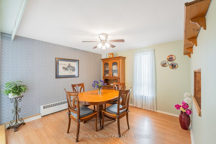 Photo 10 at 806 - 1356 Meadowlands Drive E, Nepean (Borden Farm/Stewart Farm/Carleton Heights/Parkwood Hills), Ottawa