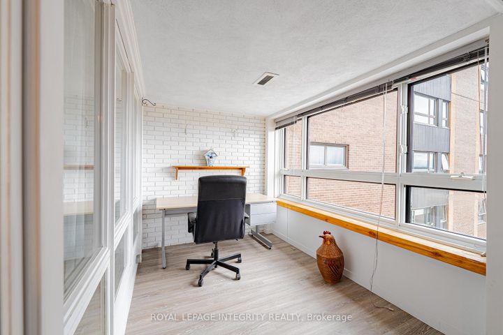 Photo 12 at 806 - 1356 Meadowlands Drive E, Nepean (Borden Farm/Stewart Farm/Carleton Heights/Parkwood Hills), Ottawa