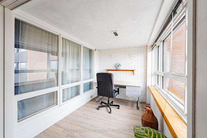 Photo 13 at 806 - 1356 Meadowlands Drive E, Nepean (Borden Farm/Stewart Farm/Carleton Heights/Parkwood Hills), Ottawa