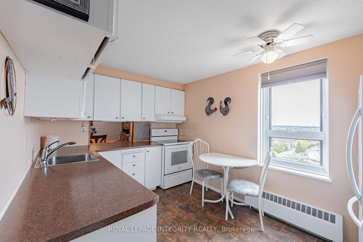 Photo 15 at 806 - 1356 Meadowlands Drive E, Nepean (Borden Farm/Stewart Farm/Carleton Heights/Parkwood Hills), Ottawa