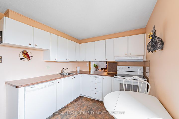 Photo 16 at 806 - 1356 Meadowlands Drive E, Nepean (Borden Farm/Stewart Farm/Carleton Heights/Parkwood Hills), Ottawa