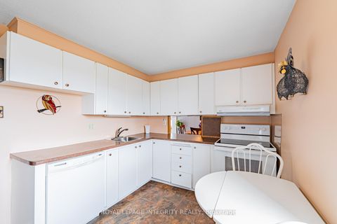 Photo 16 at 806 - 1356 Meadowlands Drive E, Nepean (Borden Farm/Stewart Farm/Carleton Heights/Parkwood Hills), Ottawa