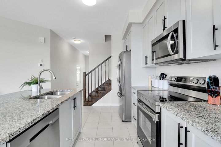 Photo 8 at 110 Main Halyard Lane, Nepean (Half Moon Bay), Ottawa
