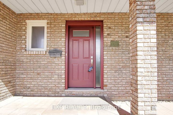 Photo 5 at 13 Shanel Place, Nepean (Pheasant Run), Ottawa