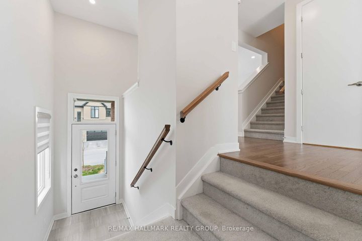 Photo 1 at 404 Appalachian Circle, Nepean (Half Moon Bay), Ottawa
