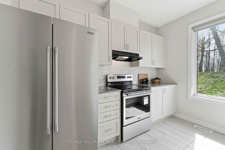 Photo 10 at 404 Appalachian Circle, Nepean (Half Moon Bay), Ottawa
