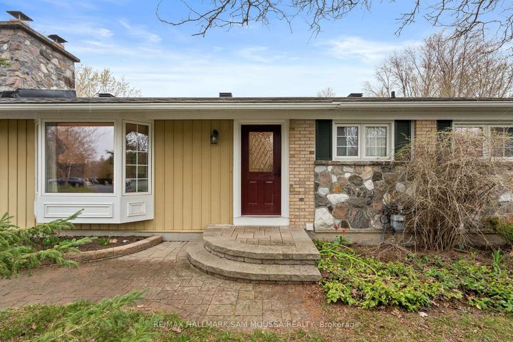 Photo 5 at 11 Springdale Crescent, Nepean (Sheahan Estates/Trend Village), Ottawa