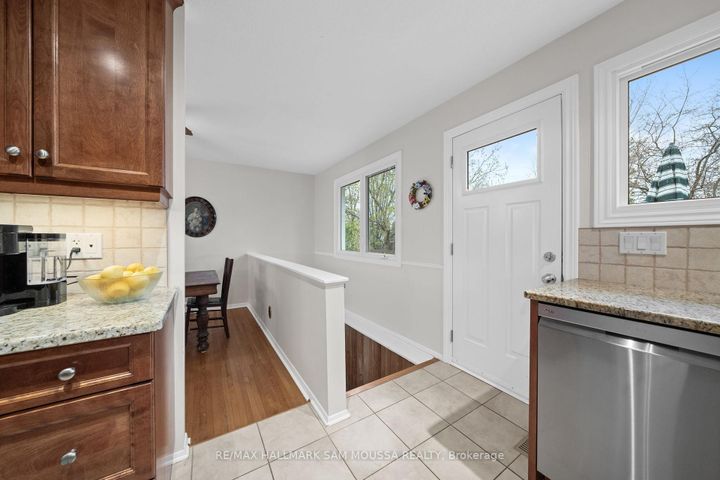 Photo 17 at 11 Springdale Crescent, Nepean (Sheahan Estates/Trend Village), Ottawa