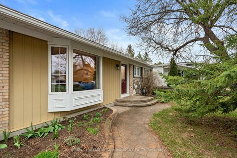 Photo 4 at 11 Springdale Crescent, Nepean (Sheahan Estates/Trend Village), Ottawa