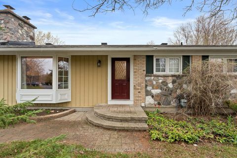 Photo 5 at 11 Springdale Crescent, Nepean (Sheahan Estates/Trend Village), Ottawa