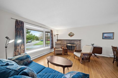 Photo 6 at 11 Springdale Crescent, Nepean (Sheahan Estates/Trend Village), Ottawa