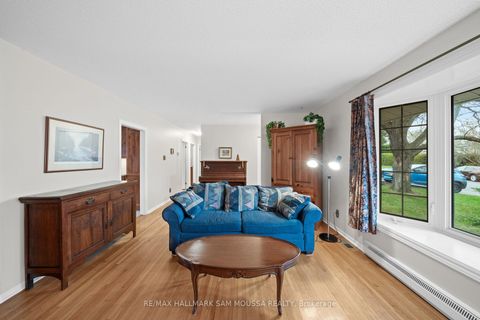 Photo 8 at 11 Springdale Crescent, Nepean (Sheahan Estates/Trend Village), Ottawa