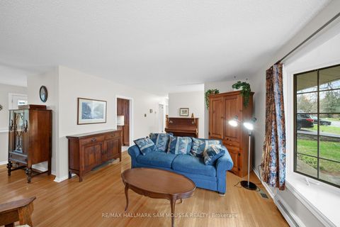 Photo 9 at 11 Springdale Crescent, Nepean (Sheahan Estates/Trend Village), Ottawa
